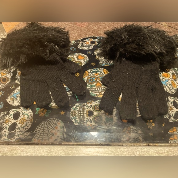A N N  T A Y L O R  Faux Fur Gloves🧤‼️FREE Pink Touchscreen gloves w/purchase‼️ - Picture 7 of 10